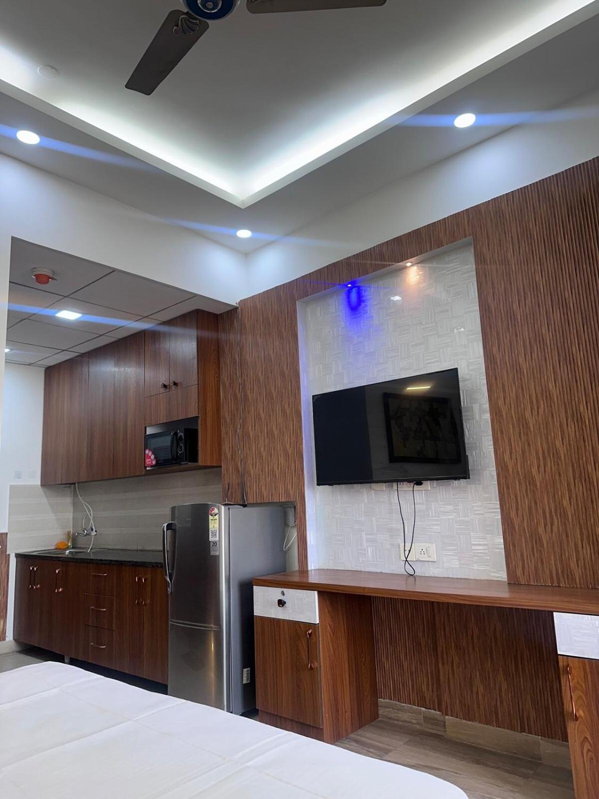 Hotel Velvet Greater Noida Exteriör bild
