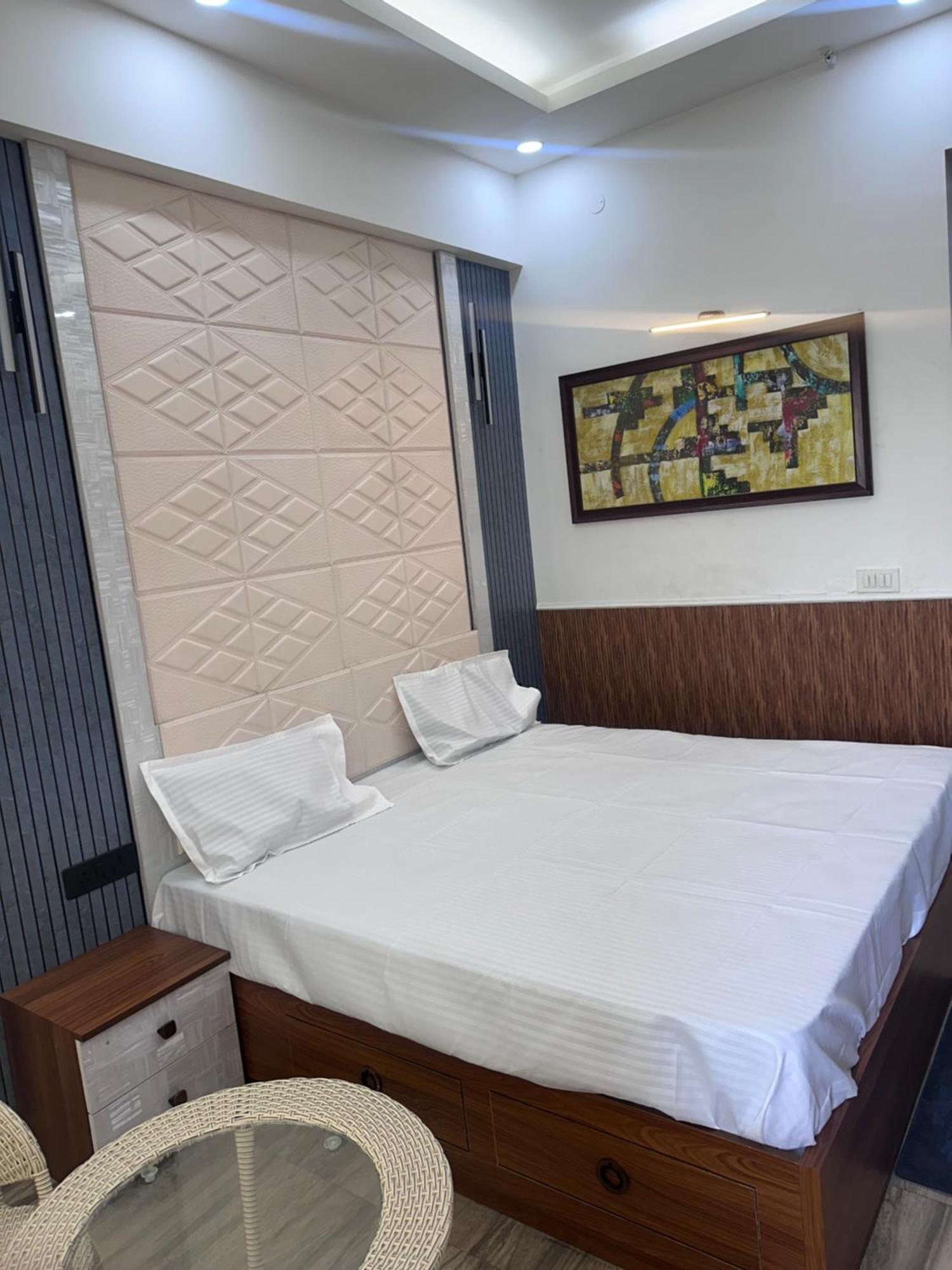 Hotel Velvet Greater Noida Exteriör bild